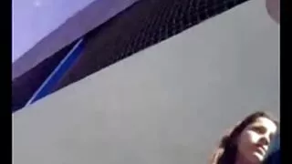 Ce jeune couple d'étudiants russes ne pouvait plus attendre, ils ont donc dû fuir le dernier couple à baiser. Une fille aux petits seins s'est déshabillée et a commencé à faire une fellation et a également reçu un cunnilingus en retour. Le mec est rapidement devenu un étudiant de première année dans le vagin rasé jusqu'aux couilles sur le canapé, mais soudain, il ne pouvait plus le supporter et s'est retrouvé directement dans sa chatte humide, et le sperme porno femme nature a coulé.