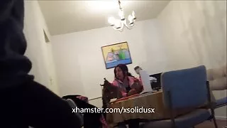 Une jeune fille qui veut faire carrière dans la musique a un producteur qui lui a promis de la promouvoir pour le sexe anal. La fille s'est retirée avec lui chez lui et a commencé à le sucer, ainsi qu'à s'asseoir sur son pénis épais avec une chatte serrée. Mec commence à s'engager avec une fille maigre avec de petits seins baise dans son cul serré juste sur la table. Un mamelon mince en femme mature seins nue finale s'assoit devant lui et reçoit une portion de sperme de sa part