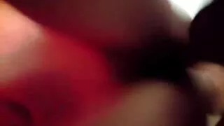 Le mec a rencontré une MILF élancée et sa jeune copine, qui ont finalement baisé avec brio dans un gangbang chaud. Les belles filles ont emmené le gars lui rendre visite et ont commencé à sucer sa bite persistante. Le gars a rapidement commencé à planter des salopes à son tour sur son pénis fort. Le gars frit habilement davalok sur les œufs eux-mêmes, puis en termine un dans sa matures salopes nues bouche, qu'il donne à la blonde.