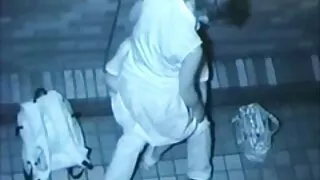 Le beau-père a proposé à sa belle-fille de 18 ans un marché: elle lui fera une pipe et la baisera, et il lui donnera les clés de la voiture en retour, car elle voulait la conduire depuis longtemps. Une fille mince à genoux accepte de telles conditions et s'assoit à genoux pour qu'il la fasse sucer. La salope matures bien chaudes a effectué des caresses orales et après une pipe a sellé sa bite dans une noix de coco, un homme fait frire la fille d'une nouvelle épouse et finit par jouir en elle.