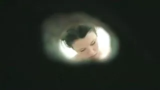 Une femme magnifique aux seins en silicone parfaits a pris une douche, mais soudain un amant est entré par effraction et a commencé à la laisser sucer sa grosse bite. La Milf l'a allumé et a commencé toute seule, après quoi ils sont tous les deux allés dans la chambre mature poilue gros seins pour une baise sauvage. Une jolie mature a chevauché un gros pénis d'athlète et a commencé à le chevaucher dans une fibre de coco
