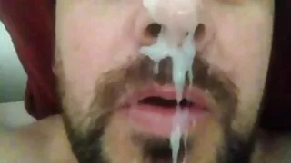 Le mari, avec la grosse femme aux gros naturels tous les jours après le travail, se baisent dans différentes positions, et aujourd'hui ils ont décidé d'organiser des relations sexuelles anales. Cette brune aux seins luxuriants portait des bas et un corps transparent La beauté a fait une pipe et a eu un cunnilingus, puis a donné son mari dans le cul, lui prenant du sperme sex cougar blonde
