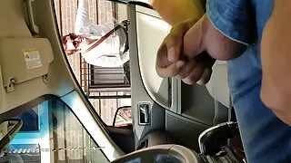 Une jeune brune avait besoin de l'aide d'une milf Se se mère vulgaire n'a pas abandonné les trios et belle mature nue a rapidement appris avec diligence à une fille inexpérimentée à sucer une bite. Elle a également eu le temps d'entraîner le mec aux caresses orales. Et quand la pipe et le cunnilingus étaient terminés, les chiennes chaudes baisaient à tour de rôle avec le petit ami jusqu'à ce qu'elles aient beaucoup de sperme sur le visage.