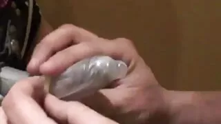 Une femme mature tres gros seins mature et belle avec de grosses traites Hot Mamm sa en sait beaucoup sur une vraie baise et en même temps est une spéciale assez généreuse. C'est pourquoi elle a décidé de séduire l'ami timide de son fils pour qu'il fasse l'amour afin qu'il apprenne à traiter les filles et à ne plus être humble. Elle est restée seule avec lui et lui a écarté les jambes pour qu'il la baise correctement jusqu'aux couilles. Le gars a commencé à baiser la mère d'un ami de la première personne jusqu'à ce qu'il vienne.