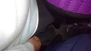 Entendant des matures rondes gémissements langoureux dans la pièce voisine, Negritos décide de voir ce que fait la jeune blonde et la surprend en train de se masturber. Une fille aux seins élastiques ne cache pas son désir de sperme, alors elle invite un homme noir à des relations sexuelles interraciales et fait d'abord une pipe. Quand est venu le temps de prendre un énorme pisun
