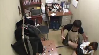 Le cocu se fiche de savoir si sa femme se fait baiser par un homme noir en sa présence, il est même prêt à mature maman filmer cette affaire devant la caméra pour reconstituer la collection domestique de sa trahison. La blonde portait des talons et des bas, ainsi qu'un cocu au corps rouge filme le sexe de sa femme avec l'amant noir sous différents angles puis assiste à la fin de ses beaux seins.