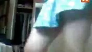 La jeune beauté voulait impressionner l'agent inquiet avant le casting, alors quand elle a sauté dans la voiture, elle a rapidement enfilé une jupe courte. Le poivre nasal a commencé à masturber la chatte rasée de la mignonne se cutie en un instant et l'a fait trembler d'excitation. Ensuite, la chienne ardente a inséré un vibromasseur dans sa tendre chatte et ne l'a pas pris avant d'être dans l'appartement. Le poivre anxieux ne se retenait pas et forçait immédiatement la beauté maigre à sucer une grosse bite. Et dès que la film amateur femme mature fille ardente a fait face à une gorge profonde, l'insolent gentleman l'a baisée durement dans une chatte rasée.