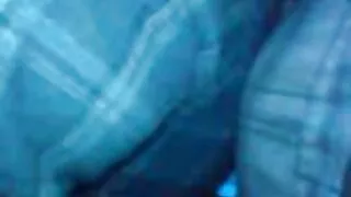 Une femme de ménage mature mince avec de beaux seins en silicone payés est prête à servir son patron avec une baise dans le cul. La salope se fait baiser dans la bouche et fait une bonne pipe, après quoi elle commence à avoir des relations sexuelles anales. Un homme fait frire sa femme de ménage dans le cul jusqu'aux couilles jusqu'à ce que sa femme le voie, puis éjacule vieilles matures francaises sur ses deux trous.