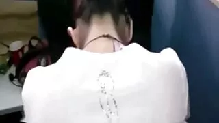 Une jeune femme asiatique vient d'arriver au salon de massage et a immédiatement attiré l'attention du patron, qui l'a convaincue de devenir masseuse en raison d'un blocage avec les clients. La fille aux yeux étroits gagne de l'argent et alors La beauté asiatique a immédiatement commencé à frotter les salopes Se troie avec de l'huile, mais elle n'a pas pu retenir l'excitation et a commencé à stimuler leur chatte. Bientôt, la beauté chaude se masturbait passionnément aux poussins disponibles et les faisait gémir doucement d'orgasmes. Ensuite, les filles sensuelles ont choyé matures françaises salopes la beauté orientale avec un cunnilingus pour la remercier de son plaisir.