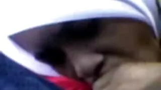 Une beauté délicieuse voulait impressionner un amant riche et avant un rendez-vous, elle se masturbait passionnément la chatte et le cul serré pour être complètement prête pour le sexe. Bientôt, la beauté chaude a été laissée seule avec le petit ami et s'est dépêchée de montrer ses compétences sexuelles. La nana sophistiquée a immédiatement attrapé la grosse bite de son amant et a commencé à faire une pipe avec diligence. Une farce chaude a traîné son amant au lit et l'a femme mure amatrice baisée passionnément dans la chatte rasée. La chienne sensuelle a atteint l'excitation maximale, alors elle a permis au petit ami de se faire un plug anal et de se faire baiser sans arrêt dans un cul juteux.