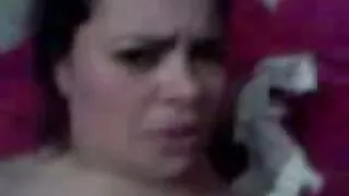 Un gars inquiet conduisait dans la ville dans une camionnette à la recherche de beautés abordables, et quand il est tombé sur un inconnu aux cheveux roux, il a immédiatement commencé à rouler vers elle. La charmante salope n'a pas pu résister à l'argent que le Monsieur lui a promis, et la voiture a rapidement sauté. La délicieuse coquine s'est rapidement libérée et a rapidement commencé à se masturber avec la grosse bite du petit ami affirmé, puis lui a fait plaisir avec une pipe. Bientôt, le bretzel corrompu a pété la charmante prosmandovka dans femme mature nue en video la chatte rasée et a finalement fini dans sa bouche. Après cela, le libertin a placé la Vierge quelque part près de la voie ferrée et l'a laissée debout sans un sou.