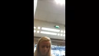 Une fille sombre au corps fragile ne retiendrait pas la luxure illimitée, et alors que personne n'était à la maison, elle a décidé d'étancher la soif de débauche. Une jeune femme mince avec de jolies queues de cheval a commencé à se déshabiller avec enthousiasme et à stimuler passionnément ses petits seins avec des mains habiles. Bientôt, il ne video gratuite de mature resta plus que des bas rayés sur la fille flexible, et elle caressa son clitoris sensible avec plaisir, frissonnant de plaisir. sur ce, la petite beauté ne s'arrêtait pas et commençait à frotter sa chatte humide sur une énorme peluche. Et bientôt la beauté excitée cria doucement d'orgasmes puissants.