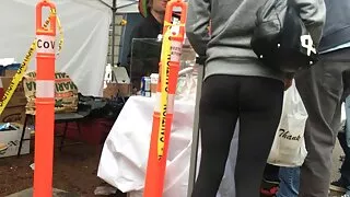 Les étudiants ont étudié à l'université pendant quelques années et ont déjà baisé avec beaucoup de gars là-bas, et aujourd'hui ils ont commencé à séduire un étudiant de première année. Les filles se déshabillent devant lui et lui montrent un spectacle érotique, après quoi elles commencent à baiser avec ce mec. Le garçon est heureux de les jeter dans sa bouche et est déjà heureux d'être entré dans cet établissement d'enseignement. En finale, les salopes reçoivent une portion femme mature tres chaude de sperme épais de sa part.