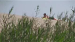 Des beautés attentionnées ont organisé une enterrement de vie de jeune fille inoubliable pour un ami prêt à se marier et ont commandé un Zhigalo expérimenté. La mariée Se se était incroyablement heureuse quand elle a vu la grosse bite d'un inconnu sortir de la boîte. La nympho vulgaire n'a pas attendu une minute et a commencé à effectuer magistralement une fellation, après quoi elle s'est assise avec sa chatte sur le pénis en érection. La fille principale ne se tiendrait pas à l'écart pour qu'ils tiennent compagnie à la femmes mures porno future épouse. Des salopes sensuelles se relayaient pour sucer le pénis serré de leur amant et baiser leurs chattes sans arrêt jusqu'à ce qu'elles obtiennent un puissant jet de sperme.