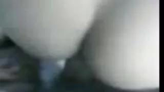 La Milf a de nouveau trouvé un nouveau hahal pour baiser avec lui dans sa chatte. Elle a mis de beaux sous-vêtements et l'a rencontré chez elle, où il lui a fait un cunnilingus. Le mec a eu une belle pipe de sa copine et lui video femme mure sexy a aussi donné sa grosse bite sur son croc. Une brune mature aux seins en silicone a commencé à cogner passionnément avec son petit ami dans une position de fille de coco dans une cagoule poilue, recevant une portion de sperme sur son visage de sa part.