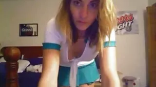 Un étudiant aux cheveux roux était sur le point de se quereller avec un voisin, mais il a une approche dure envers les femmes. Le mec a rapidement pincé la Vierge mature erotique Se se Sous la pression d'un gars anxieux, une fille mince s'est très excitée et a rapidement commencé à sucer goulûment une grosse bite. Après cela, le mec chaud a baisé une jeune vierge dans la chatte rasée et est venu violemment sur son visage.