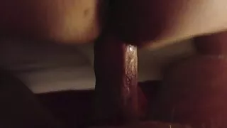 L'écolière rousse femme mature poilue tatouée est prête à sauter ses études pour la baiser par son petit ami, et maintenant elle se tient déjà devant lui sans vêtements et le suce. Une amie, en signe de gratitude, commence à lécher sa chatte humide et se masturbe même avec ses doigts. La fille écarta les jambes et commença à se livrer à une fessée passionnée sur le lit. La fille monte sur son pénis et le chevauche dans la position d'un coq