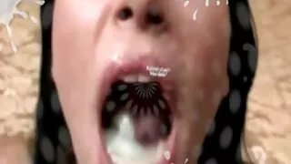 La salope tatouée jeunot porn et bronzée April Olsen a vu une publicité disant qu'il y avait un casting pour les filles de l'industrie du porno. Elle est venue là-bas et, comme prévu, s'est assise sur le canapé et a commencé à parler d'elle-même et à répondre aux questions. C'était l'heure d'une baise savoureuse, et cette salope s'est déshabillée et a commencé à faire une pipe pour un mec déguisé en mec rouge. L'homme a giflé cette fille dans la bouche, puis a commencé à la faire frire doucement dans des œufs.