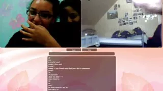 Blake Blossom sait que se masturber malgré ses sensations agréables a l'inconvénient: une diminution de l'attirance pour les filles. Une fois, elle a brûlé son demi-frère dans cette leçon et a décidé de l'aider à mature et lesbienne réduire la tension à l'aide de sa chatte humide. Cette belle chienne a mis à nu de grosses traites naturelles et a écarté ses jambes sur le lit. Maintenant, le mec fait frire sa demi-soeur correctement et taquine son clitoris pour la faire jouir.