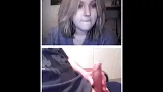 Le jeune couple allait se promener, mais avant cela, ils ont commencé à se livrer à un gang bang chic. Le gars a partagé sa passion et a commencé à lui lécher la chatte, après quoi il a commencé à lui donner un croc. Une brune aux cheveux longs avec de petits seins a sucé le pénis ma mature tube et a ensuite commencé à avoir des relations sexuelles passionnées. La fille maigre chevauche vigoureusement le pénis de son petit ami et finit par le prendre dans sa bouche pour prendre du sperme.