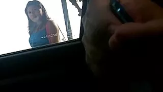 Un homme avec des tatouages a facilement divorcé de sa petite amie pour le sexe quand il l'a emmenée chez lui et a commencé à la déshabiller. La fille ne prend pas la peine d'écarter les jambes devant lui, video femme cougar car elle sait qu'il va complètement lui lécher la chatte et ainsi exciter le programme complet. Une belle fille lui prend une bite dans la chatte et le baise, puis lui fait aussi une pipe. Les amants ont été tellement emportés par la bite qu'ils n'ont pas remarqué le creampie.