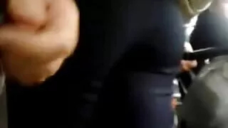 La jeune fille était heureuse lorsqu'elle a appris que le nouveau mari de sa mère travaillait dans une chaîne de télévision publique, car elle serait en mesure de le convaincre de la pousser à y travailler. La jolie fille est allée de la manière la plus efficace: elle l'a séduit pour avoir des relations sexuelles et lui a demandé une bite. Le beau-père a donné à sa belle-fille les cheveux roux dans la bouche, puis a commencé à la baiser porno maman mature doucement sur les couilles sur le canapé. Jolie fille obtient une portion de sperme sur son pubis poilu.