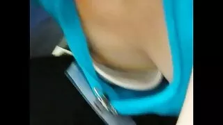 La brune sexuellement excitée a fait irruption dans la salle de bain par un homme mature au gros seins noir immédiatement après avoir pris une douche et, après une séduction instantanée, a commencé à se masturber avec une énorme bite. Mais avant de passer au sucré, une jeune nympho a filé un nègre pour un massage à l'huile. Et après un tel prélude, la fille élancée a fait plaisir à l'homme noir avec une pipe et s'est fait baiser chaudement dans la chatte rasée.