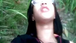 Cette fille vieille femme mure maigre a accepté de jouer dans du porno anal fait maison avec son petit ami juste pour un petit cadeau sous forme de chocolat. Cette jolie fille a montré ses petits seins et une silhouette élancée, puis a frotté son vagin avec ses doigts et s'est retrouvée pleine. La beauté au beau cul a eu un pénis dans le cul et a commencé à baiser en entier, puis a fait un puissant coup de sperme chaud et frais sur sa chatte.